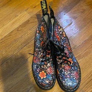 Floral Dr. martens